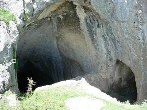Emeri (Bağpınar) Köyü Kaya Mezarları