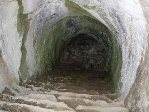 Emeri (Bağpınar) Köyü Kaya Mezarları